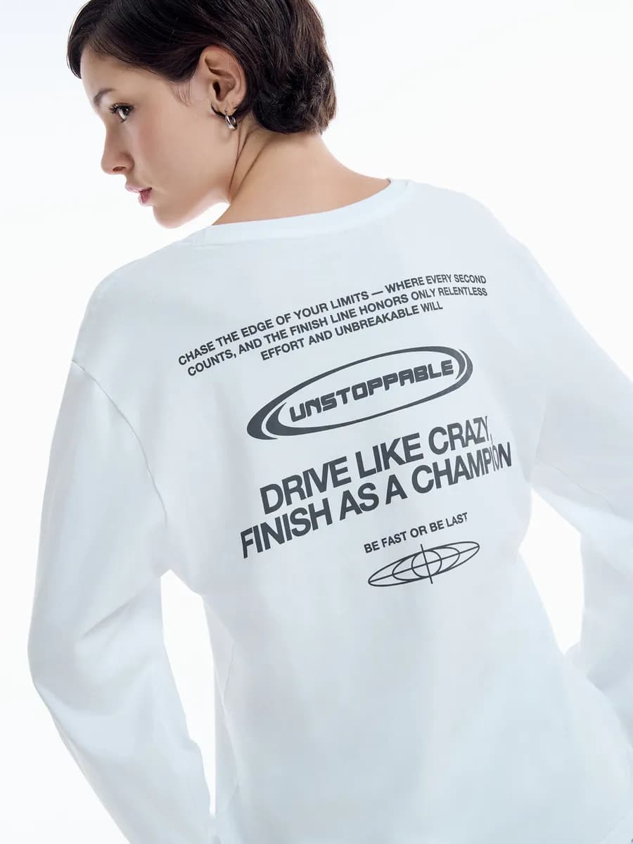 Лонгслив оверсайз с надписью на спине