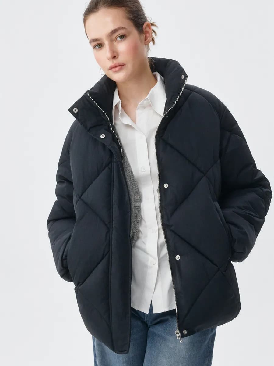 Стёганая оверсайз куртка с высоким воротником