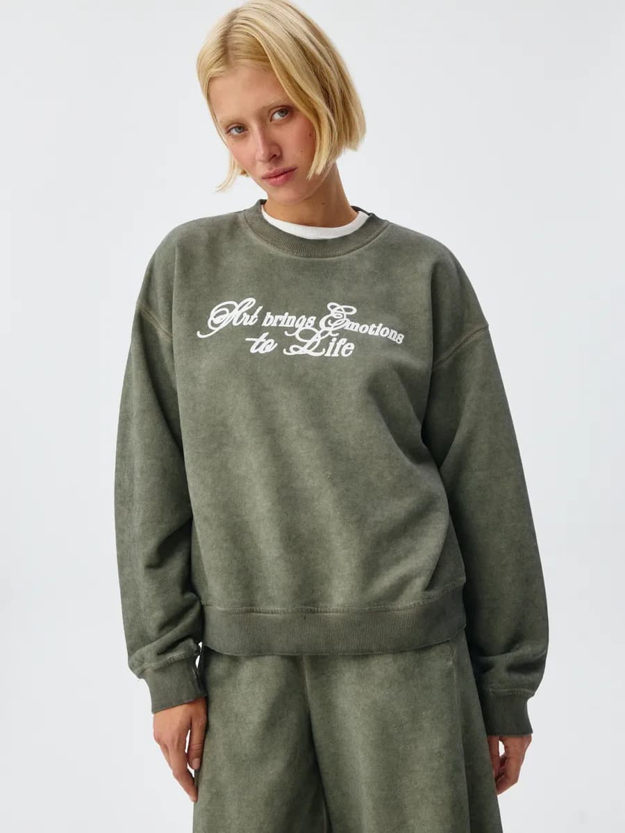 Свитшот оверсайз с эффектом кислотной стирки