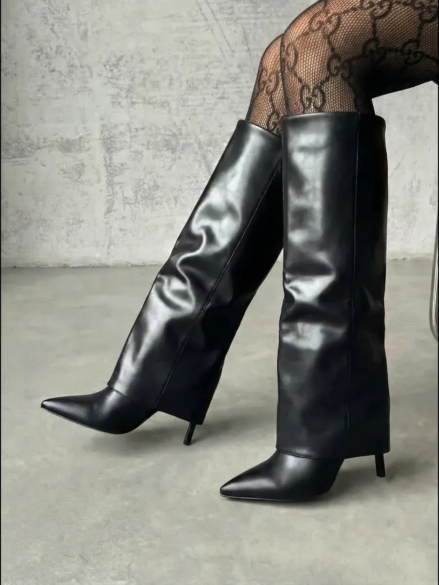 Сапоги трубы демисезонные на каблуке