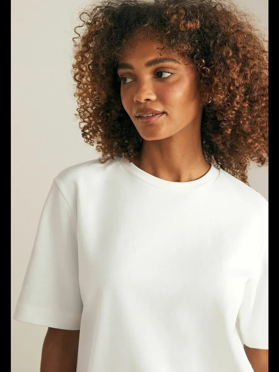 Женская плотная однотонная футболка - фото 1