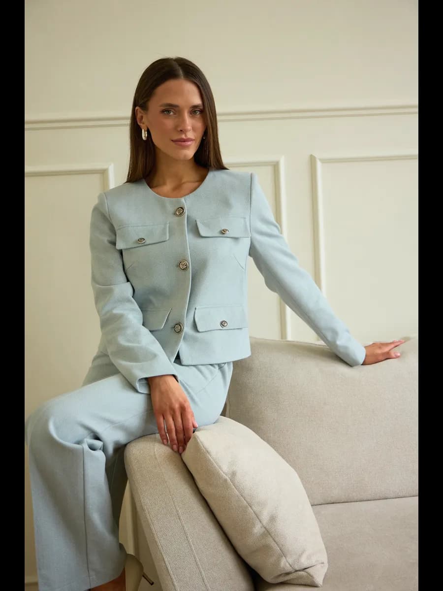 Брючный костюм офисный деловой с пиджаком теплый