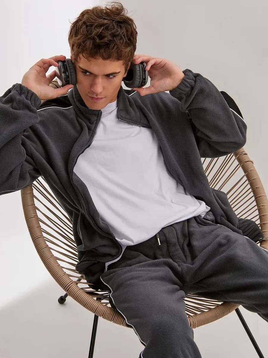 Костюм спортивный