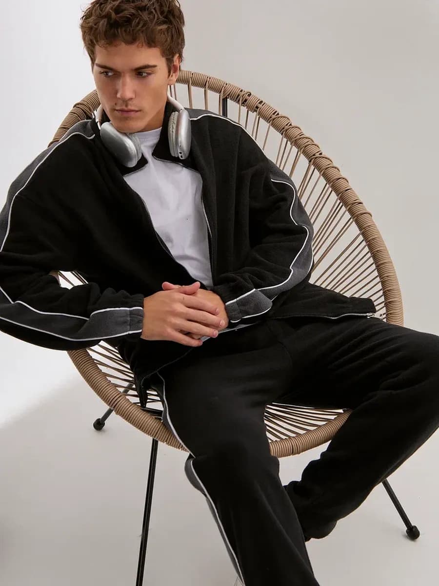 Костюм спортивный