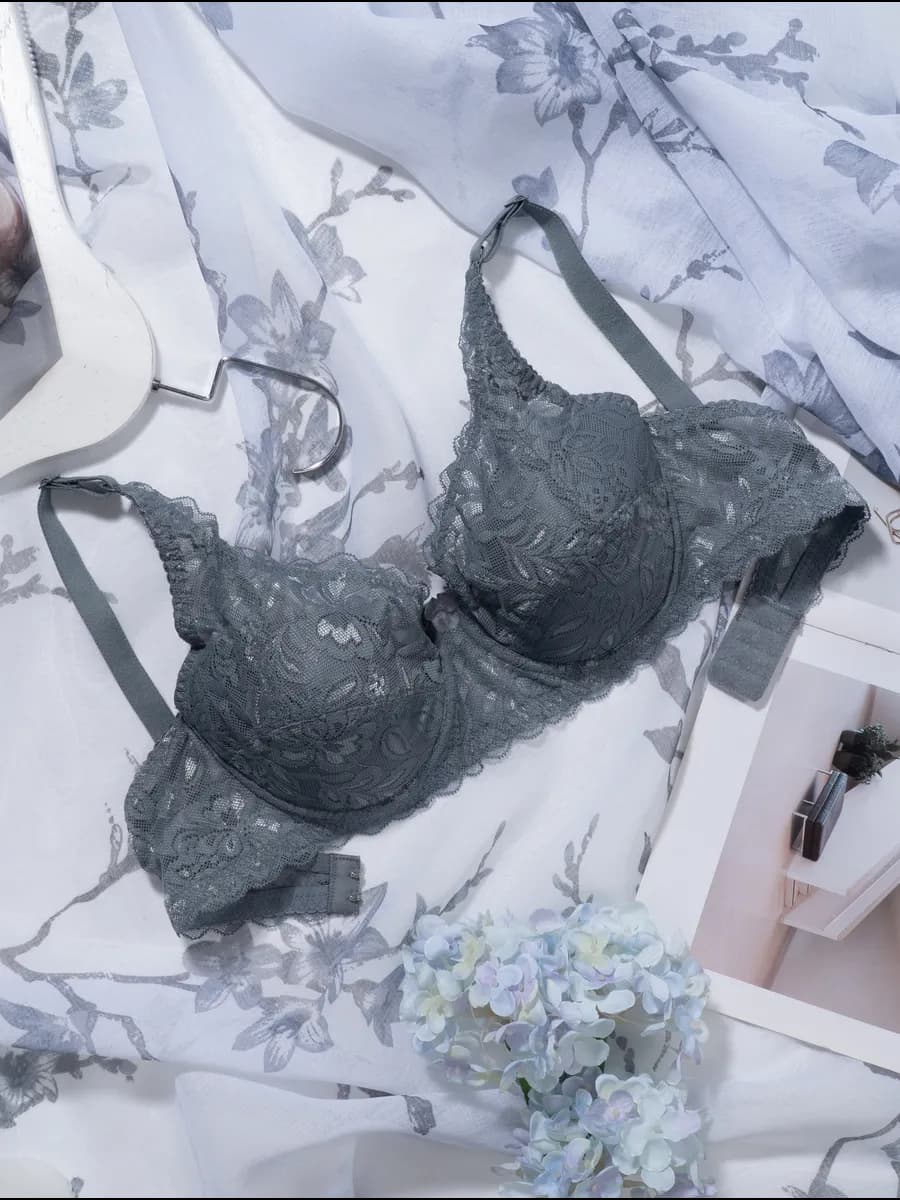 Бюстгальтер кружевной больших размеров без пушап