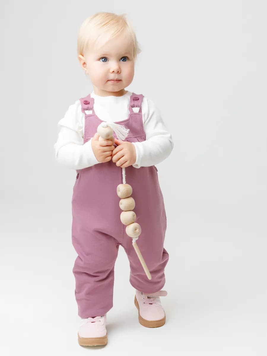 Трикотажные брюки на лямках для девочки