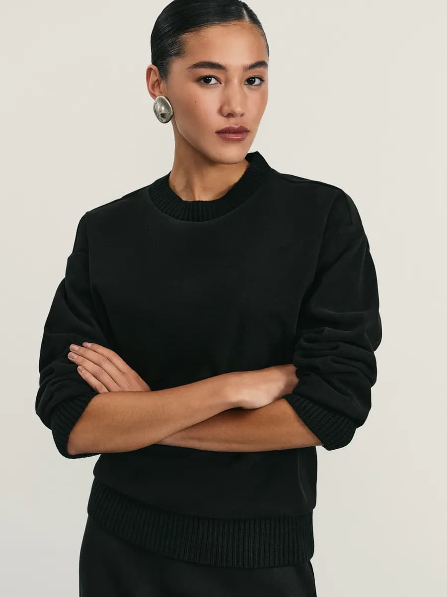 Джемпер вязаный трикотажный базовый костюмный