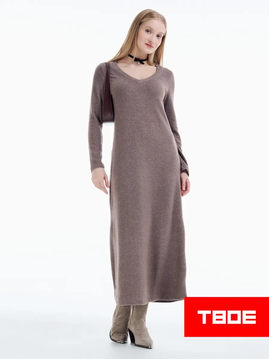 Трикотажное платье макси с длинным рукавом