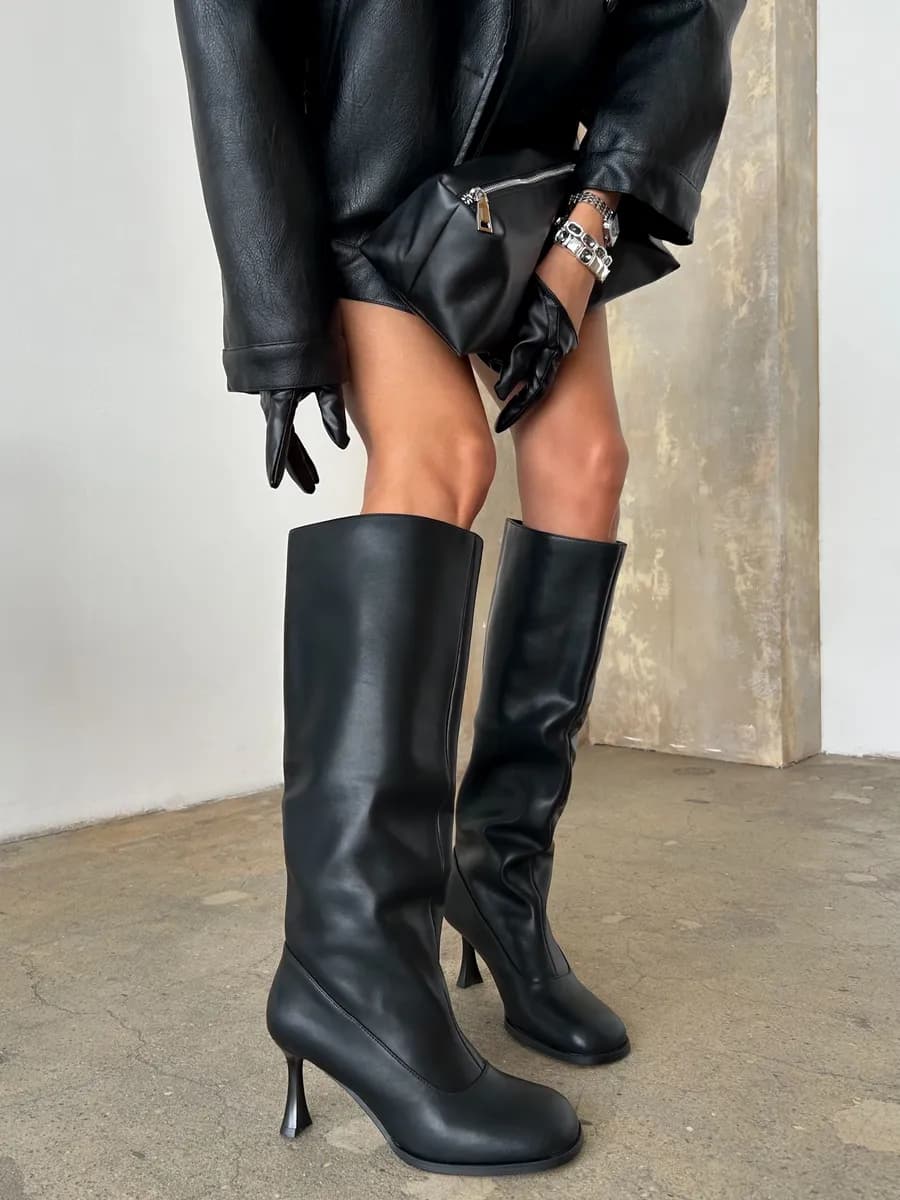 Сапоги демисезонные трубы кожаные