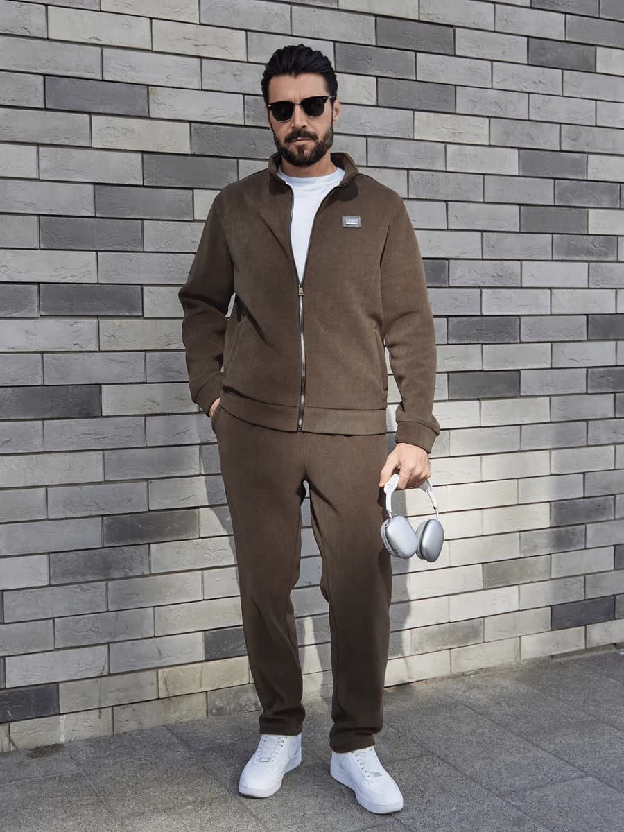 Спортивный теплый костюм