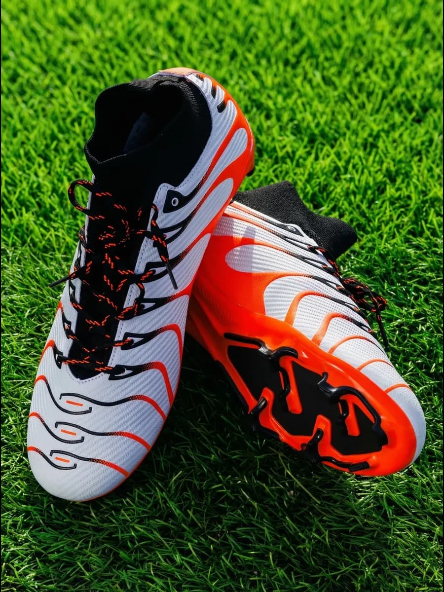 Бутсы футбольные с шипами