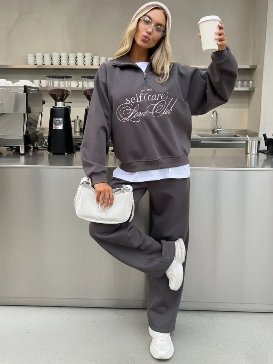 Спортивный костюм женский