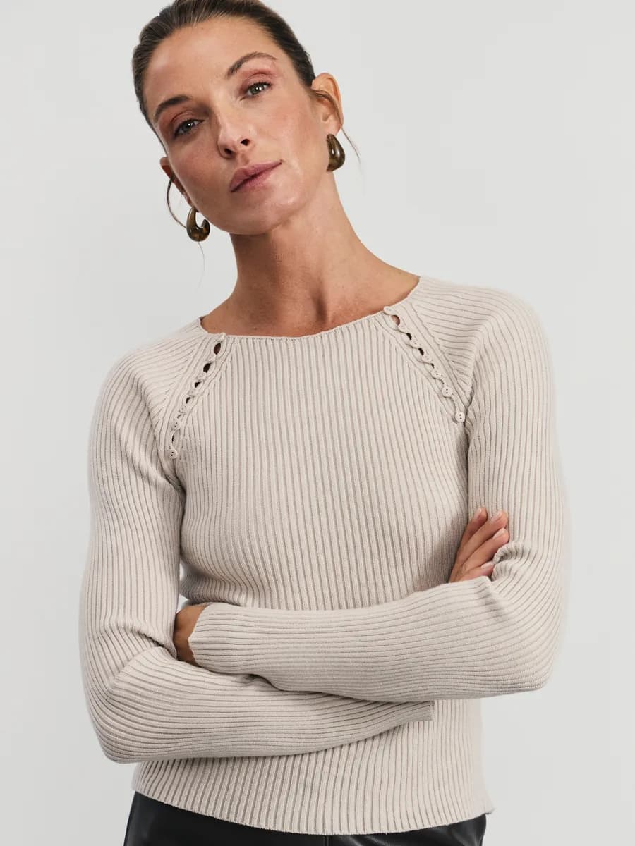 Джемпер вязаный облегающий в рубчик с пуговицами