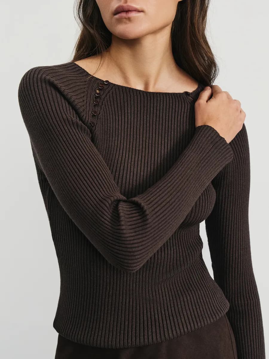 Джемпер вязаный облегающий в рубчик с пуговицами