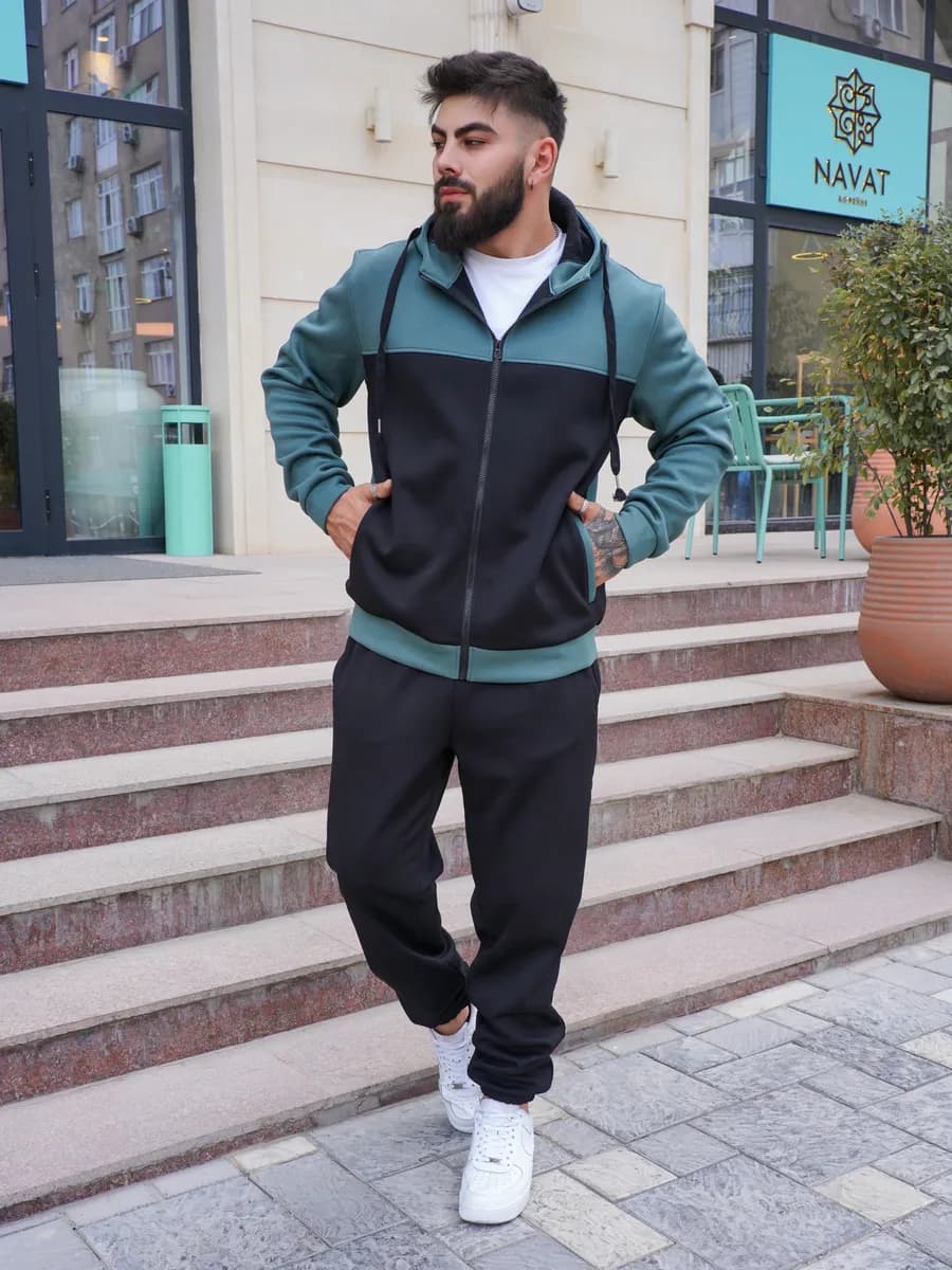 Спортивный костюм