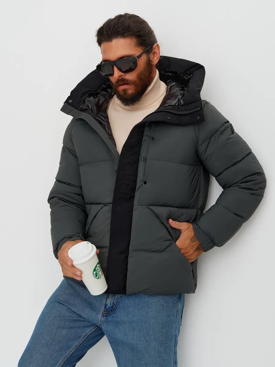 Куртка зимняя утепленная короткая с капюшоном - фото 1