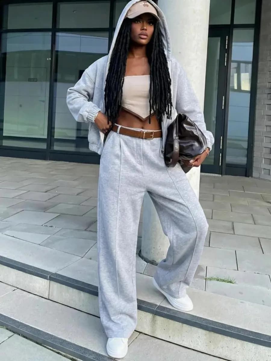 Спортивный костюм брючный на молнии с капюшоном