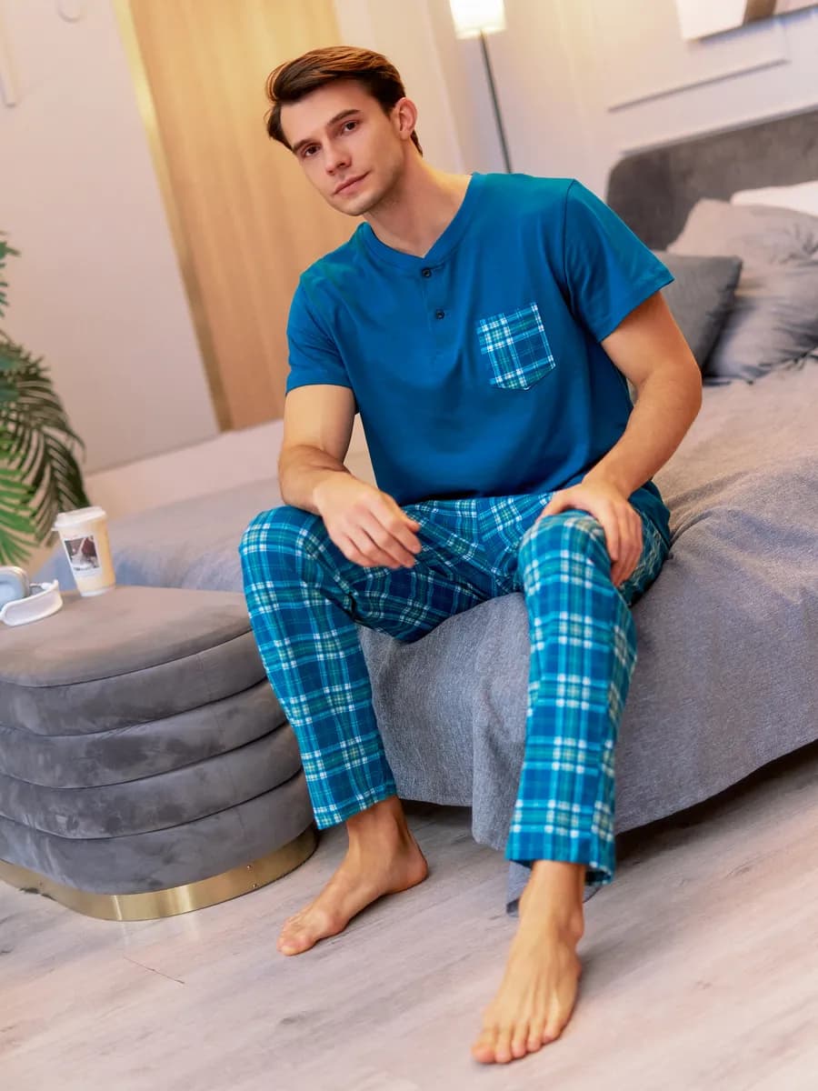 Пижама со штанами и футболкой костюм домашний