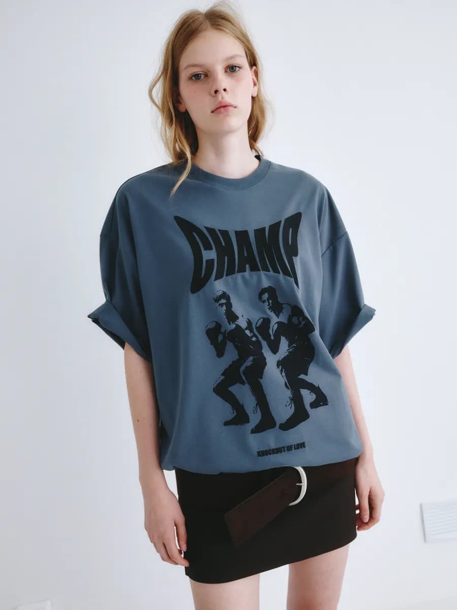 Футболка оверсайз с принтом и вышивкой из линейки Young - фото 1