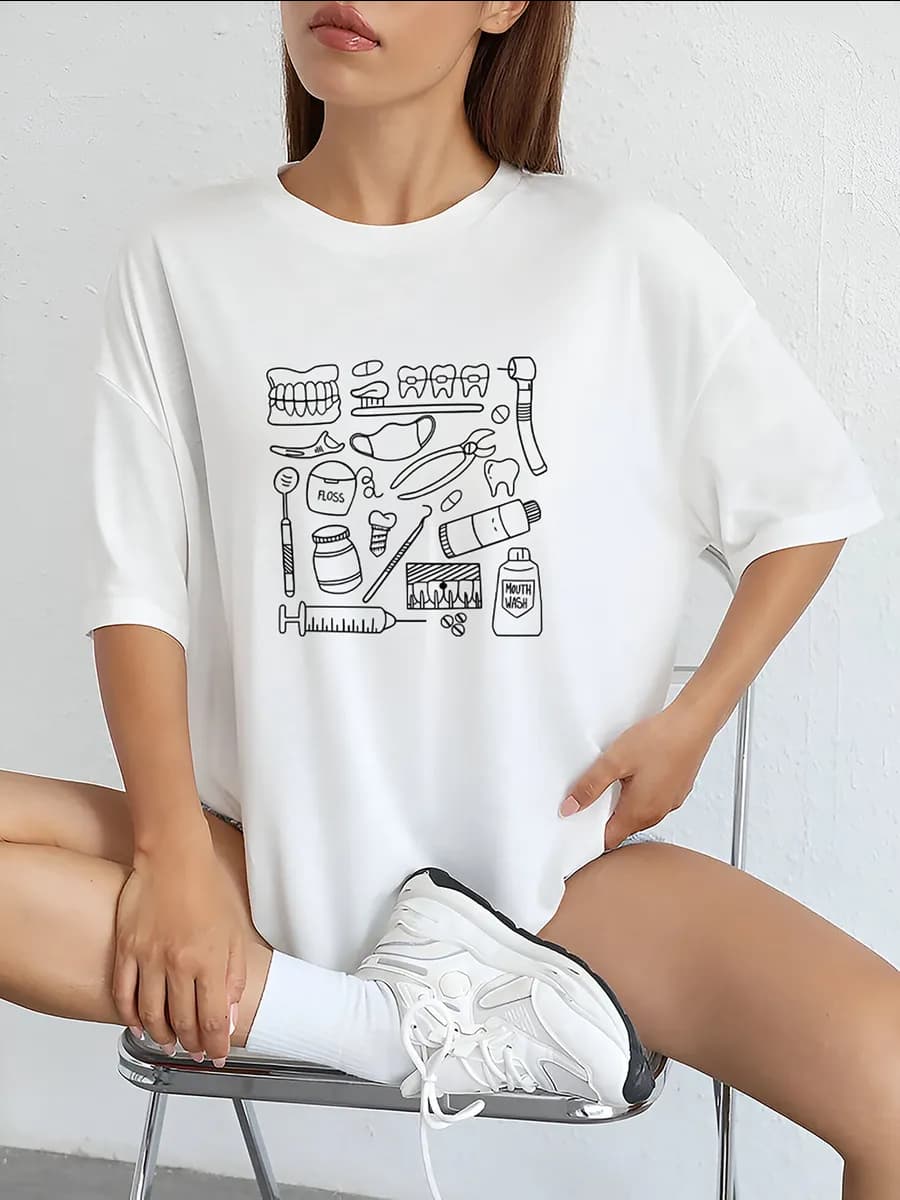 Футболка оверсайз белая с принтом Стоматолог