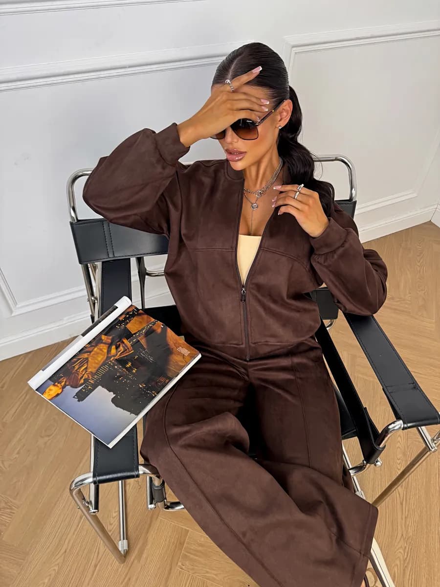 Спортивный костюм брючный замшевый