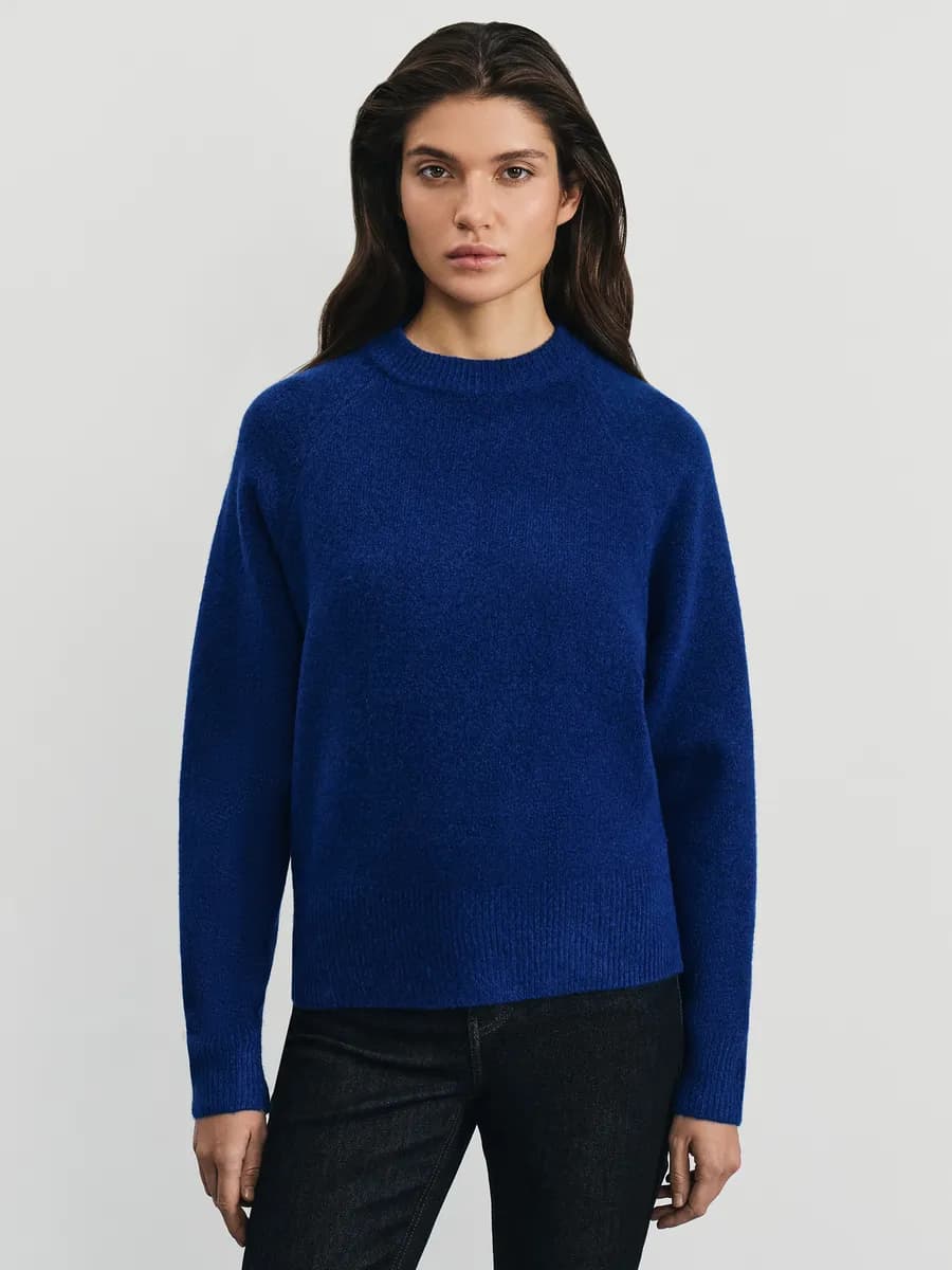 Джемпер вязаный базовый с объемными рукавами в офис - фото 1