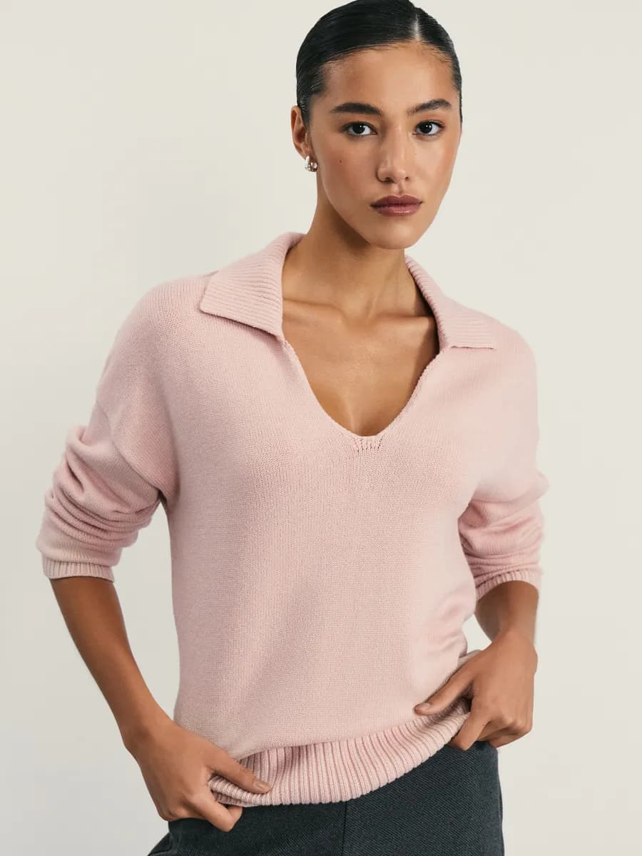 Джемпер вязаный с вырезом с отложным воротником в офис