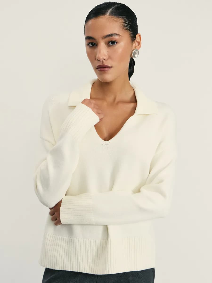 Джемпер вязаный с вырезом с отложным воротником в офис