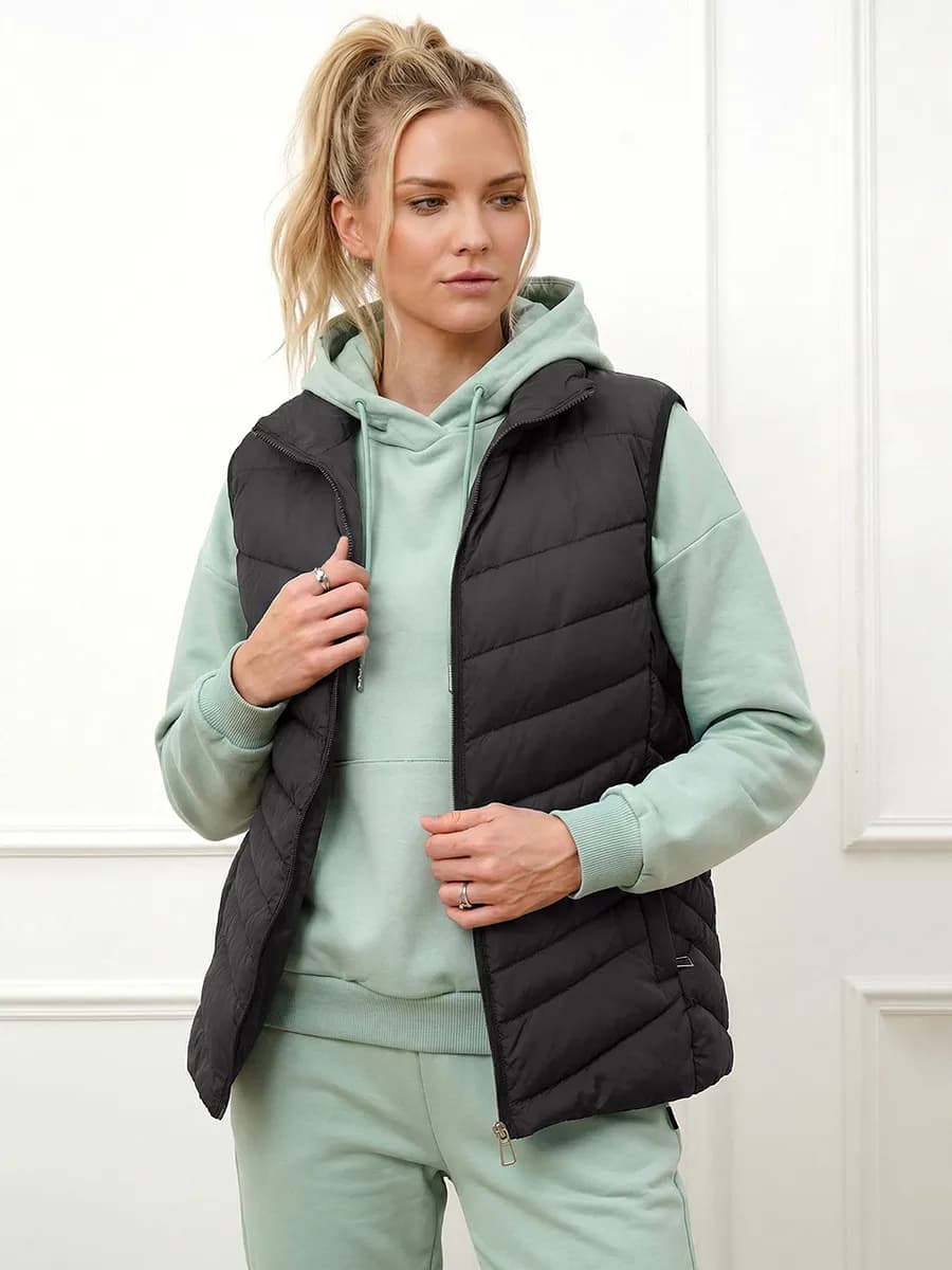 Жилетка стеганая демисезонная на молнии