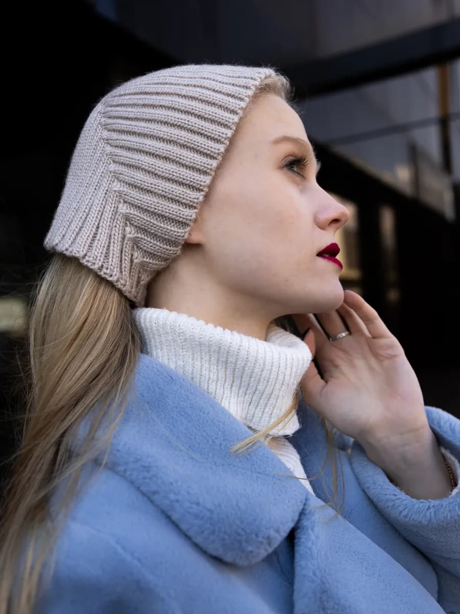 Чепчик-косынка вязаный