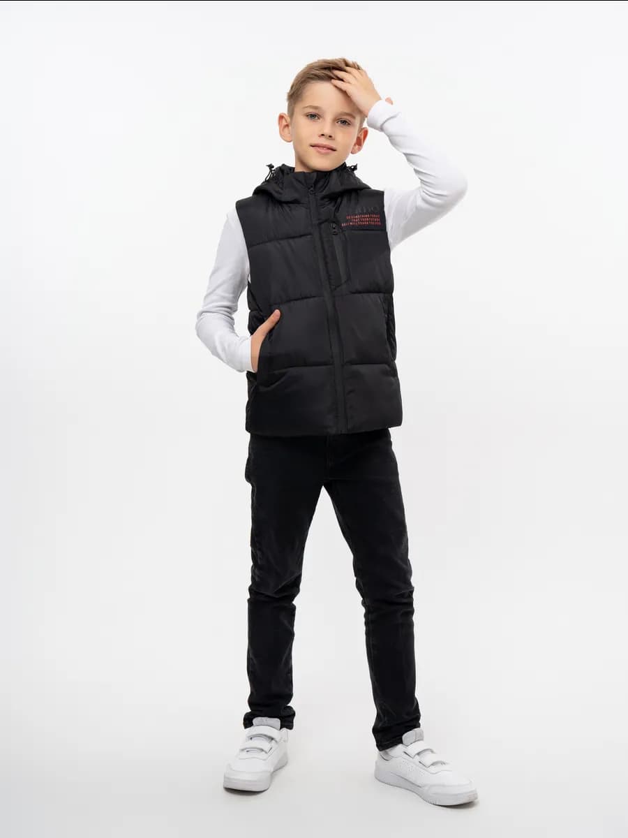 Жилет утепленный демисезонный с капюшоном