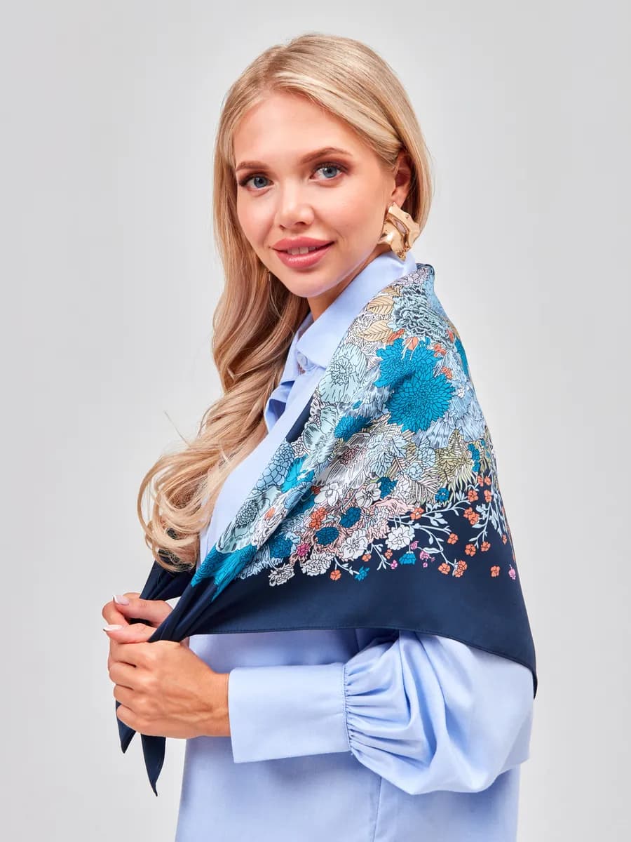 Платок на шею и голову в подарочной коробке с лошадью