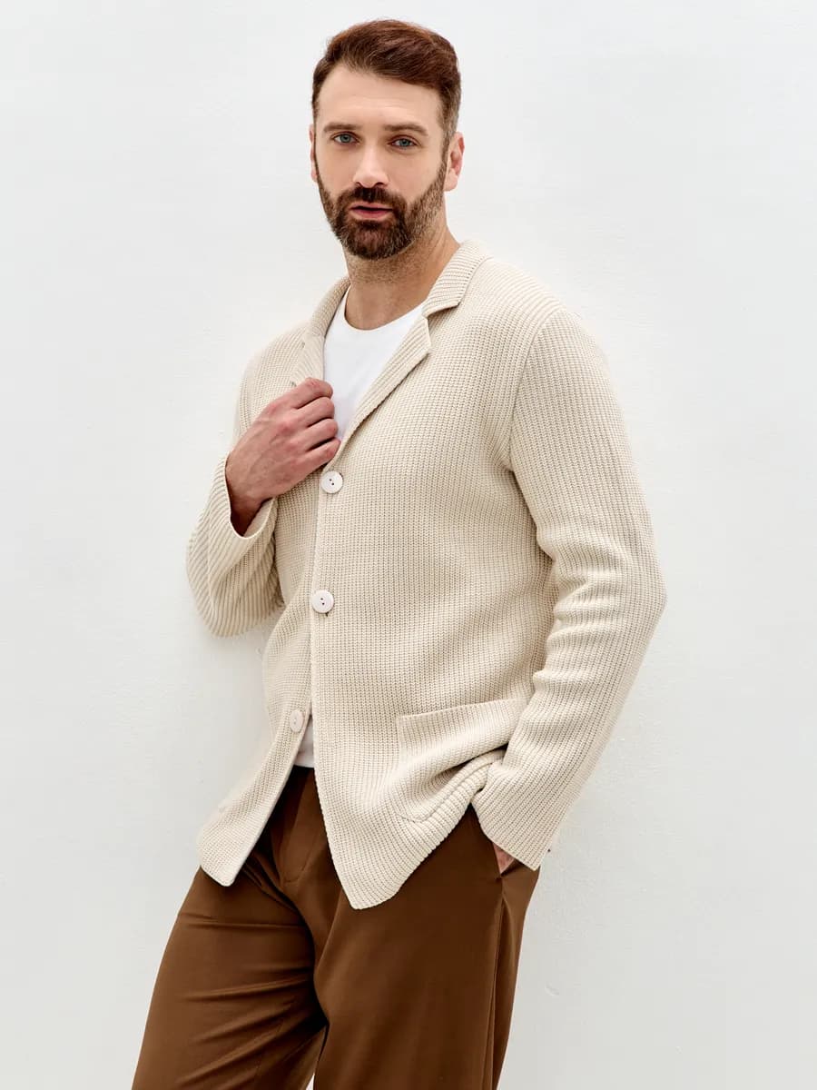 Кардиган с воротником на пуговицах вязаный