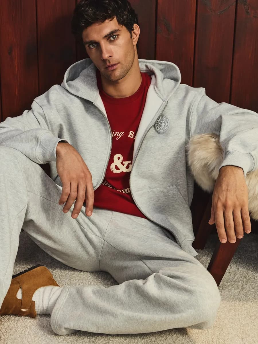 Худи оверсайз с капюшоном на молнии с нашивкой