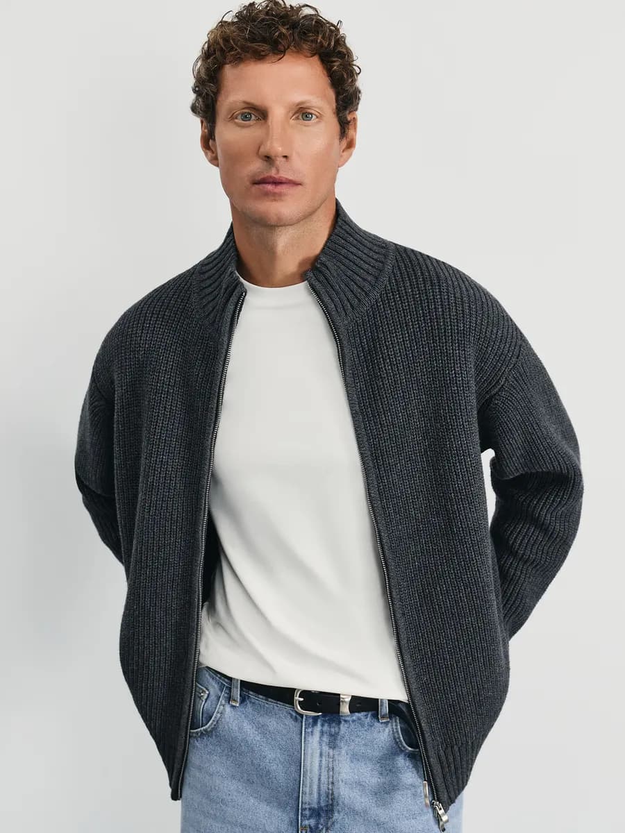 Джемпер на молнии с высоким воротником