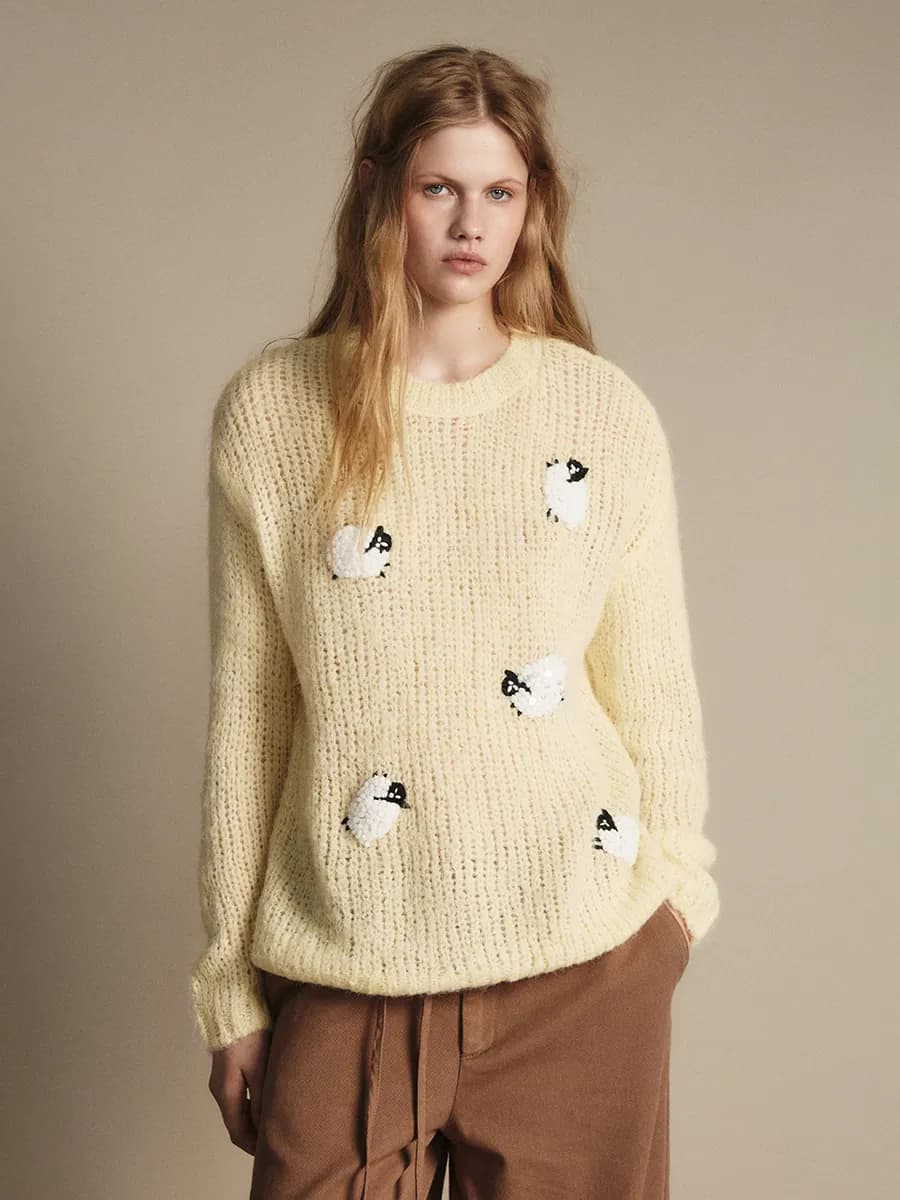 Джемпер вязаный с ручной вышивкой