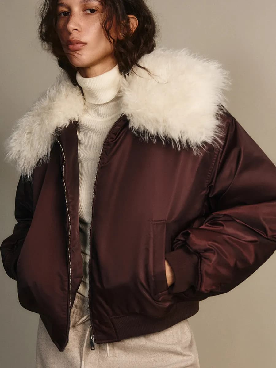 Куртка-бомбер с меховым воротником