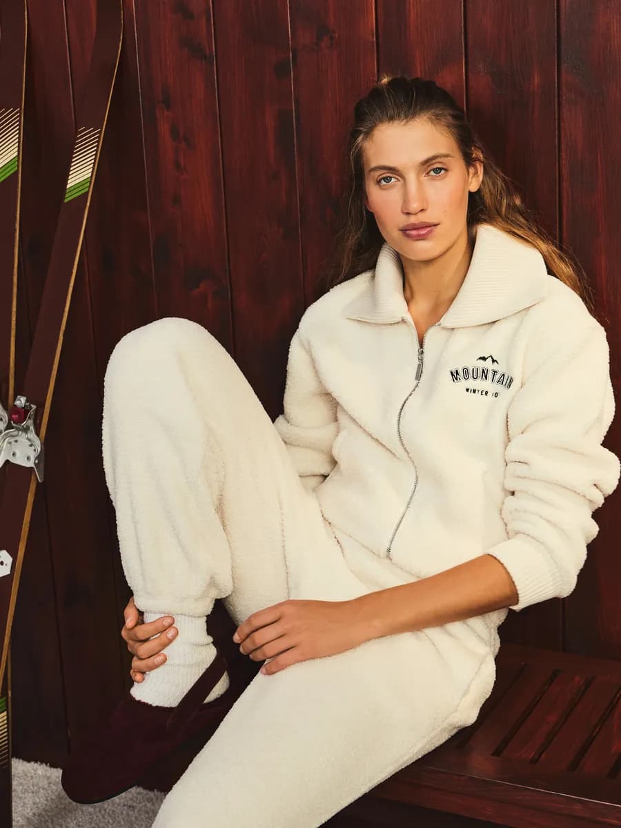 Бомбер тедди с вышивкой и отложным воротником - фото 1