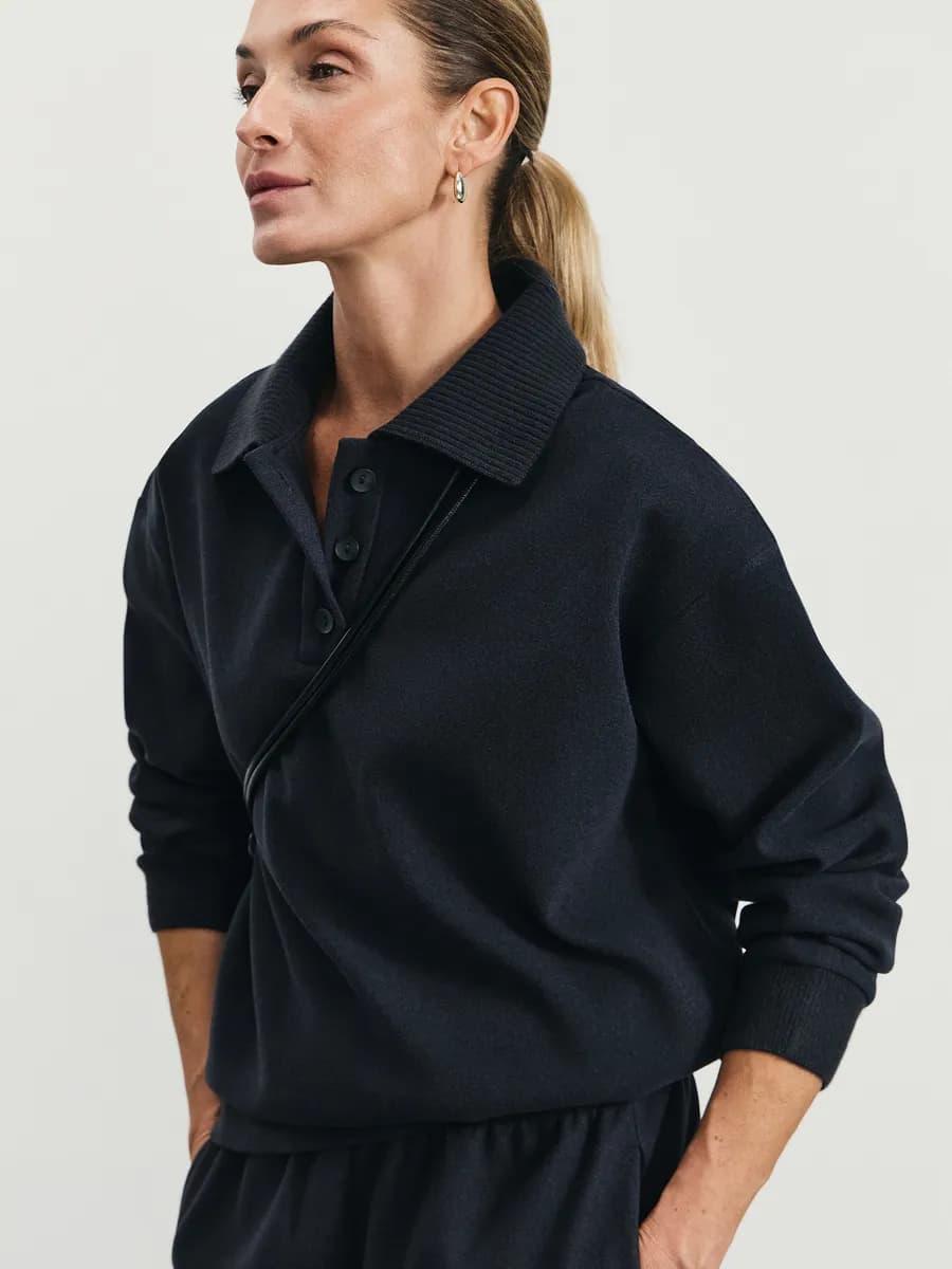 Джемпер утепленный с воротником поло на пуговицах