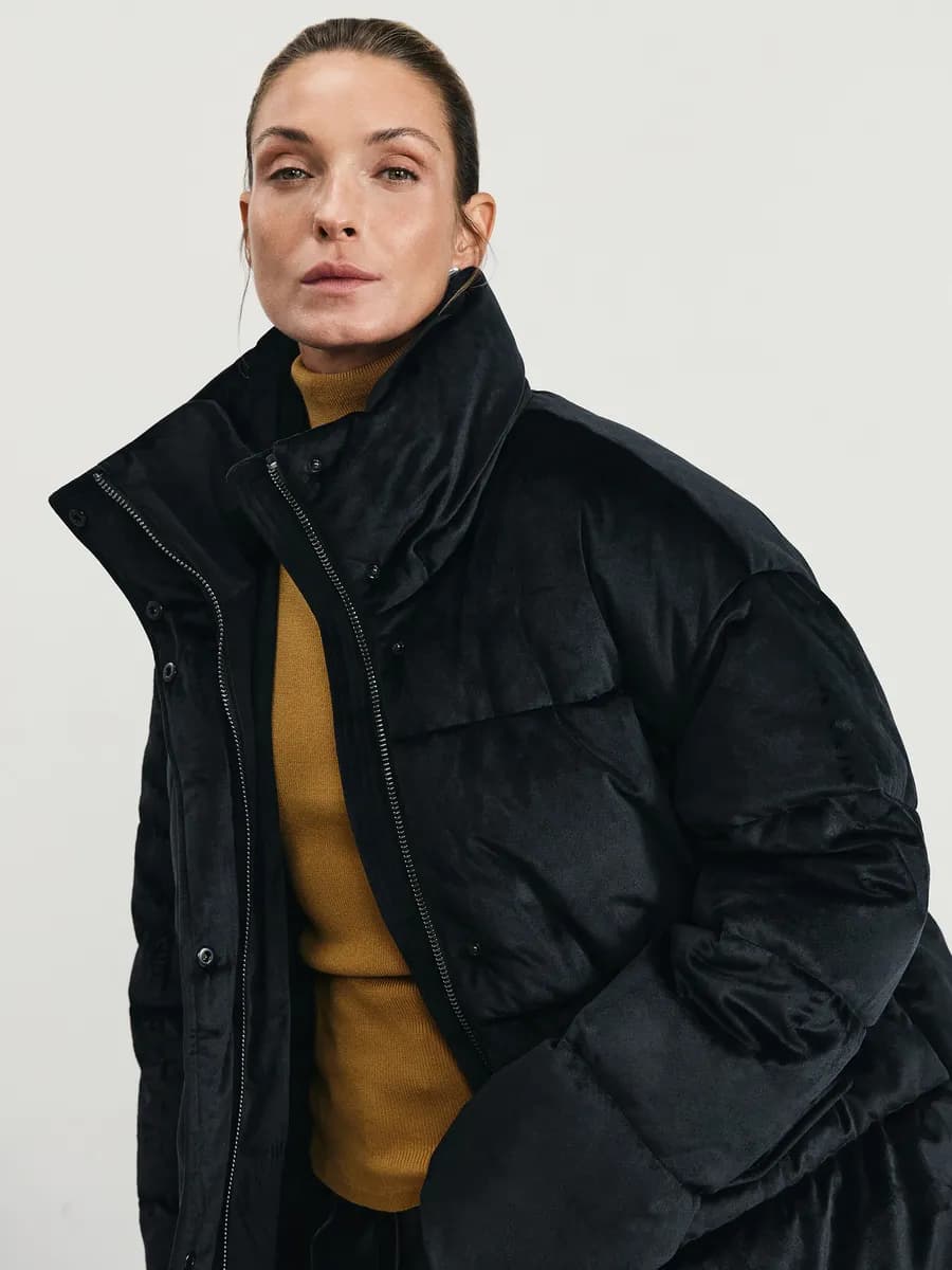 Куртка зимняя на молнии пуховик с капюшоном