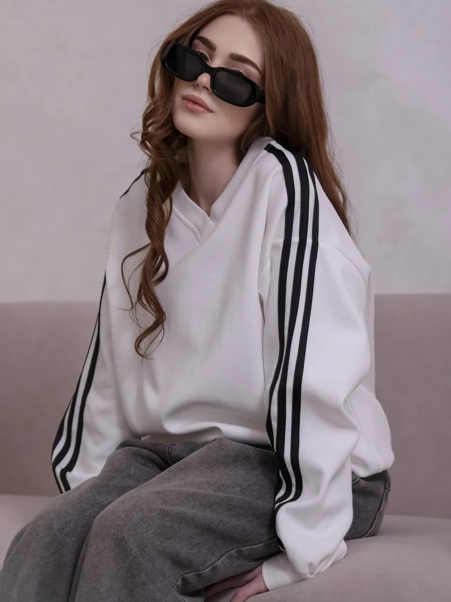 Школьный свитшот для подростка с полосками на рукавах