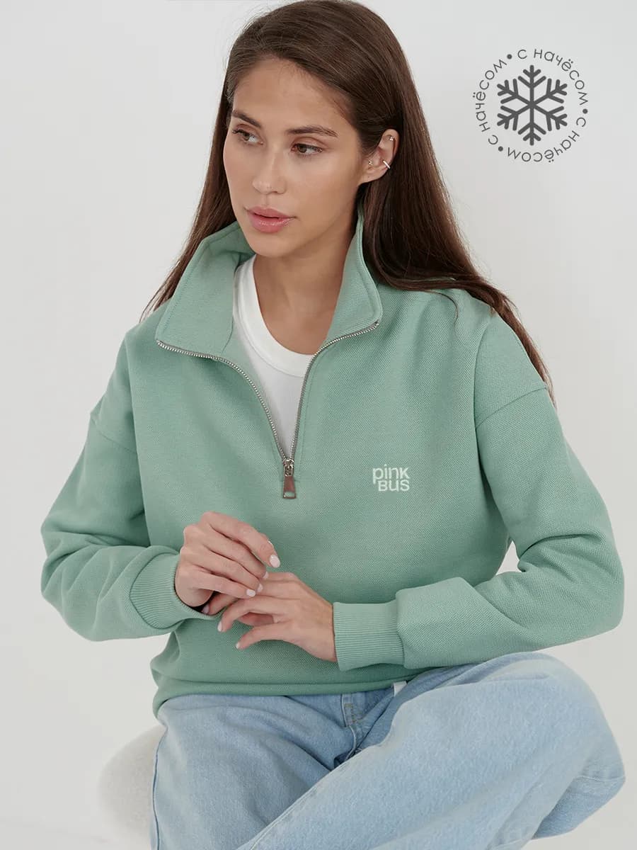 Свитшот с начесом на молнии полузамок с вышивкой