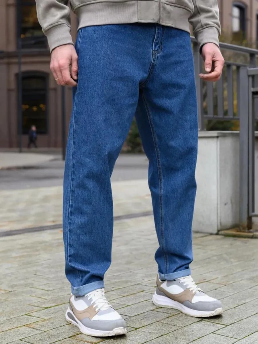 Джинсы бананы зауженные к низу