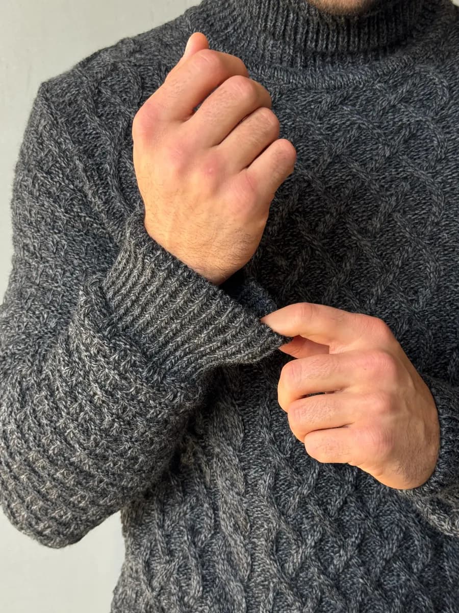 Свитер с горлом теплый вязаный