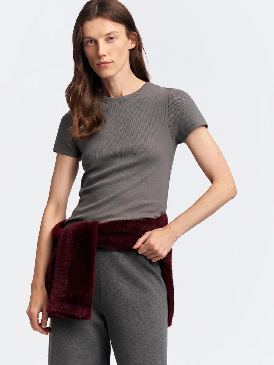 Женская футболка из хлопка однотонная