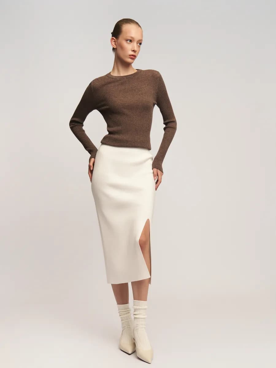 Женская трикотажная юбка с разрезом