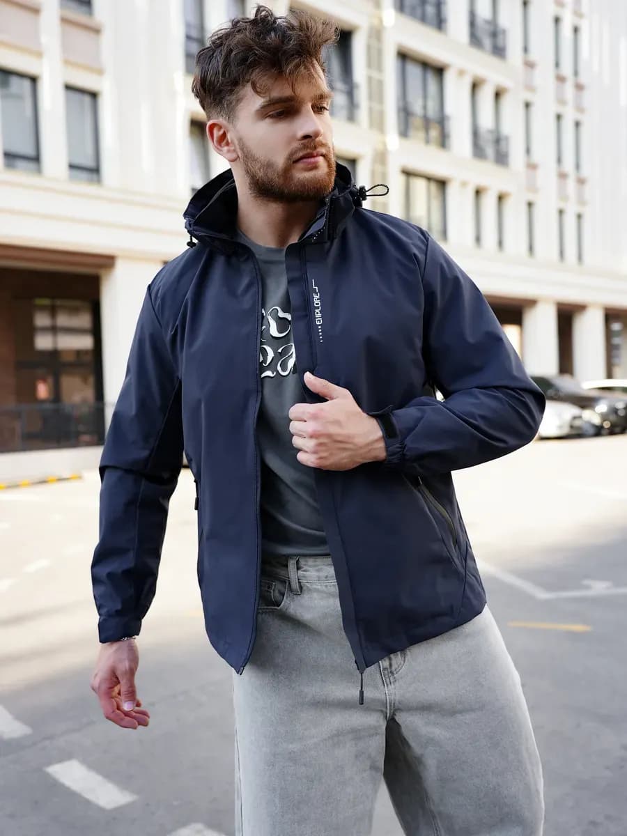 Весенняя ветровка спортивная с капюшоном - фото 1