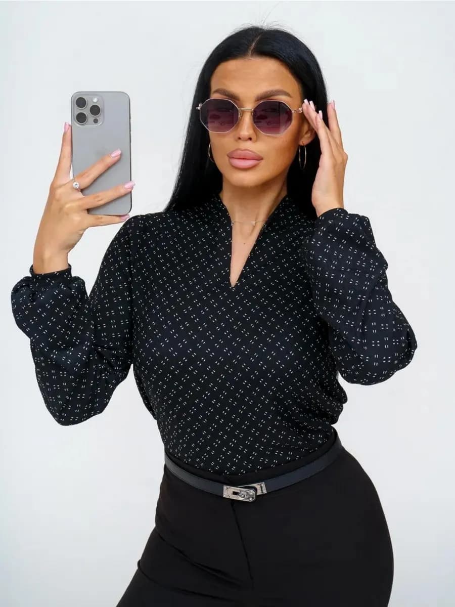 Блузка офисная с длинным рукавом больших размеров с вырезом