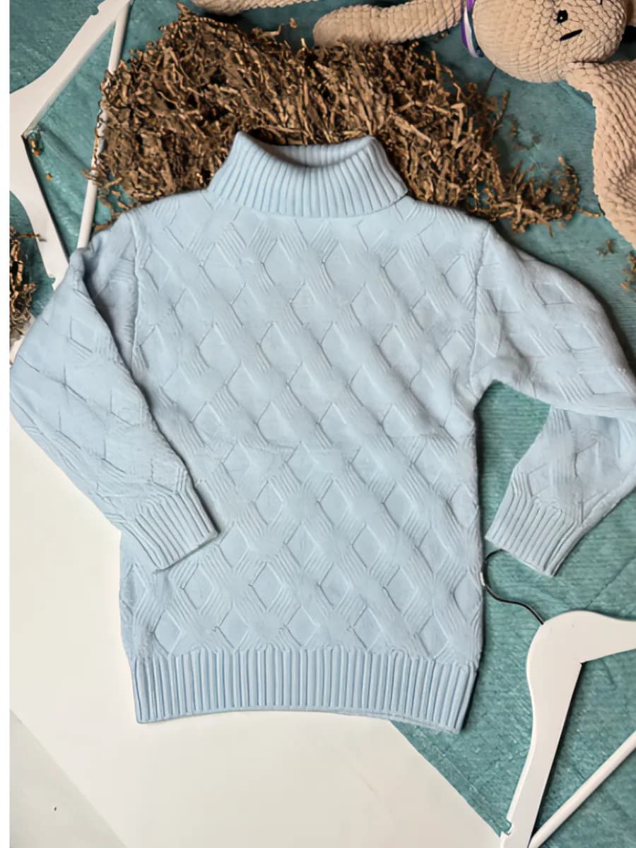 Свитер с горлом мягкий