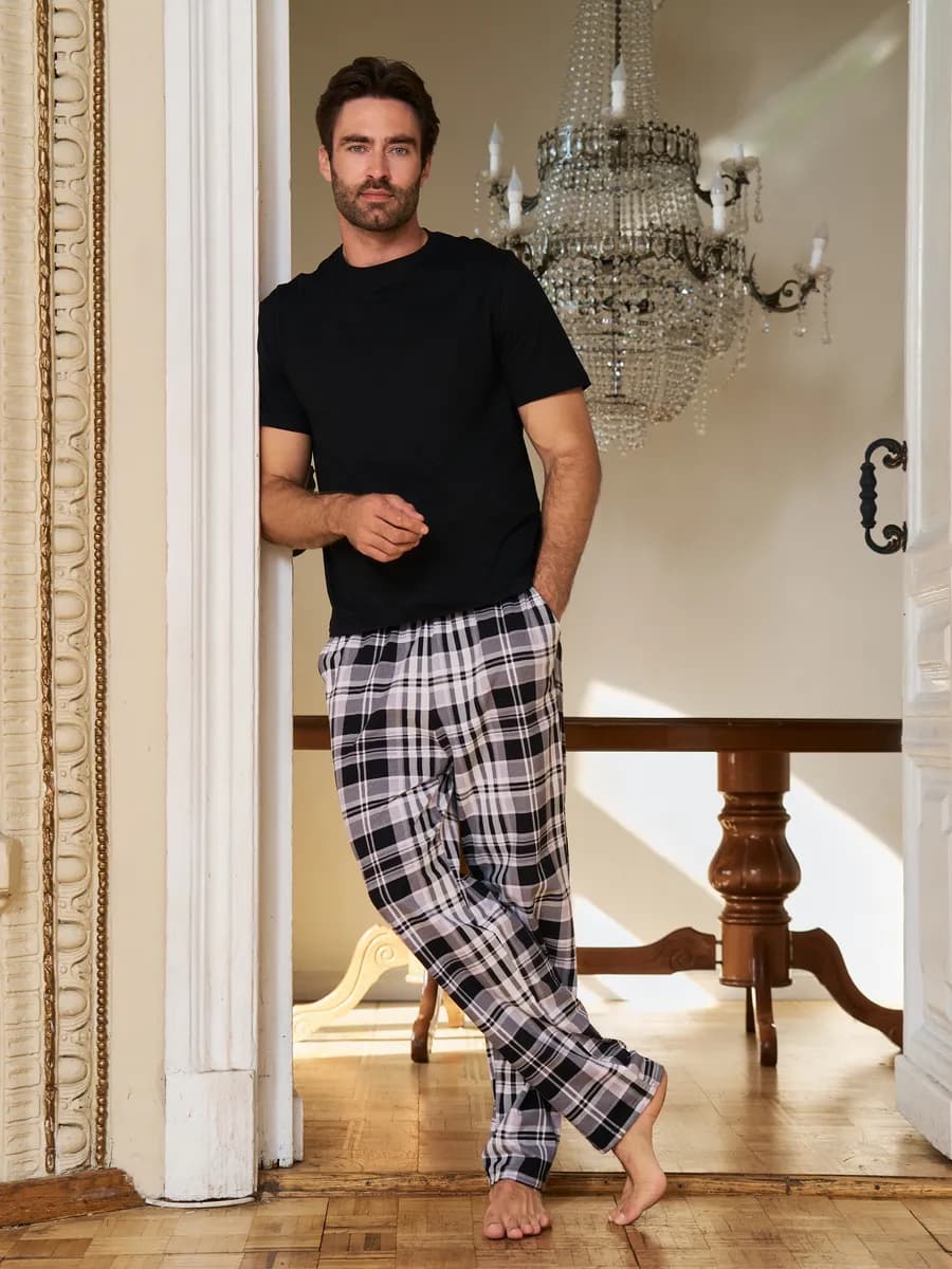 Костюм домашний с брюками и футболкой - фото 1